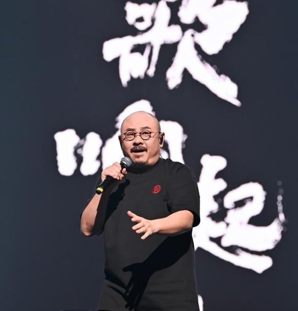 苏州恒泰配资 刀郎演唱会落幕，三大信号背后隐现“再度归隐”？网友：隐退了？